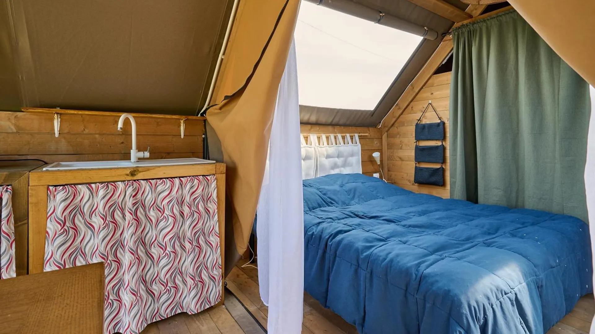 Tenda Safari Vicino Al Mare ピオンビーノ キャンプ場