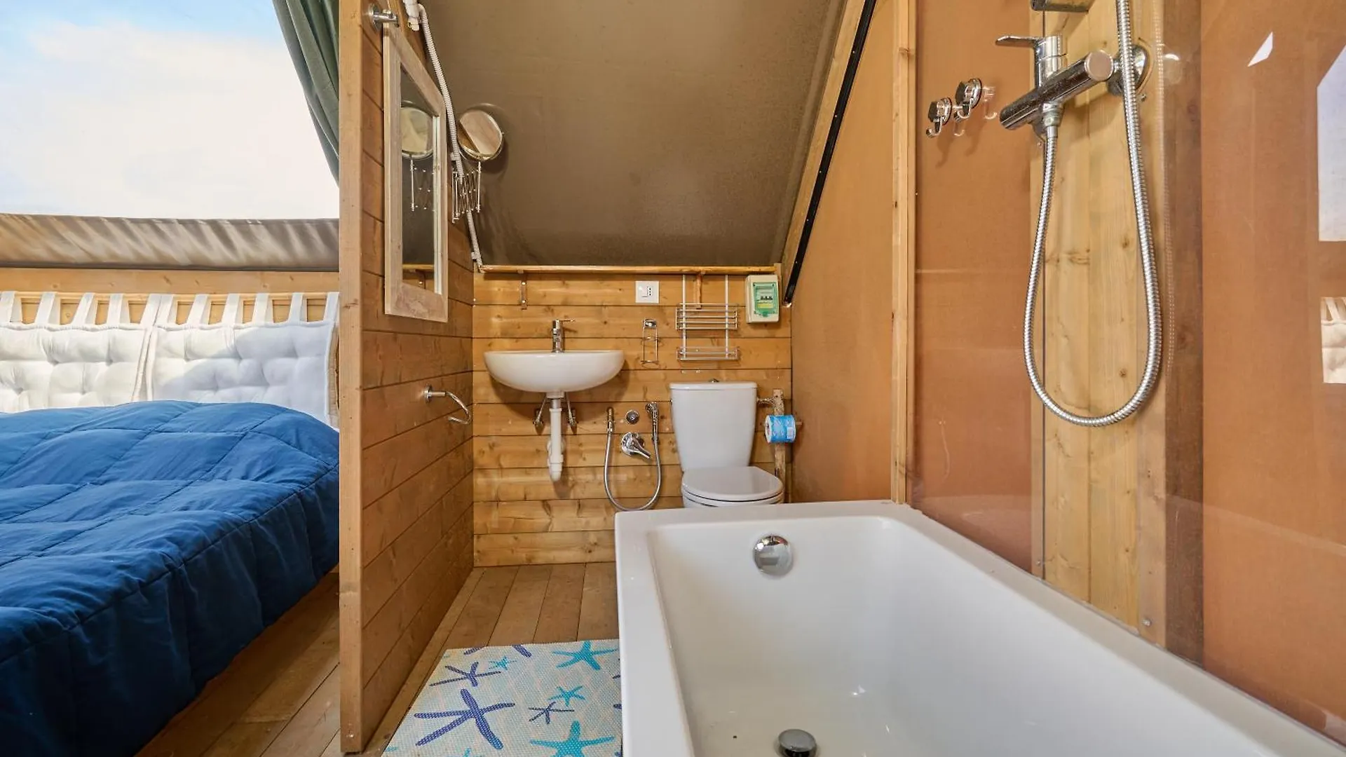 Tenda Safari Vicino Al Mare ピオンビーノ 0*,